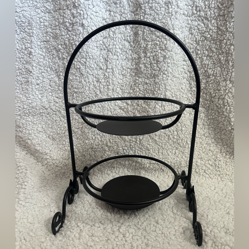 Longaberger small double pie plate holder.